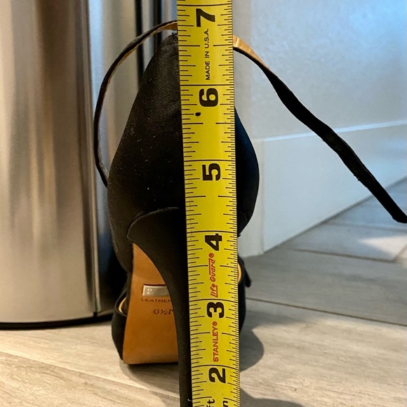 Gorgeous Badgely Mischka Strap Satin Heels 6.5 - Picture 4 of 8